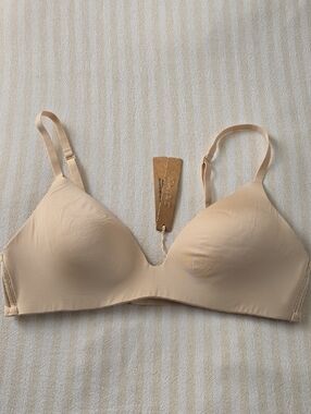 SKIMS Wireless Form Lightly Lined Bra Size:36A Sand